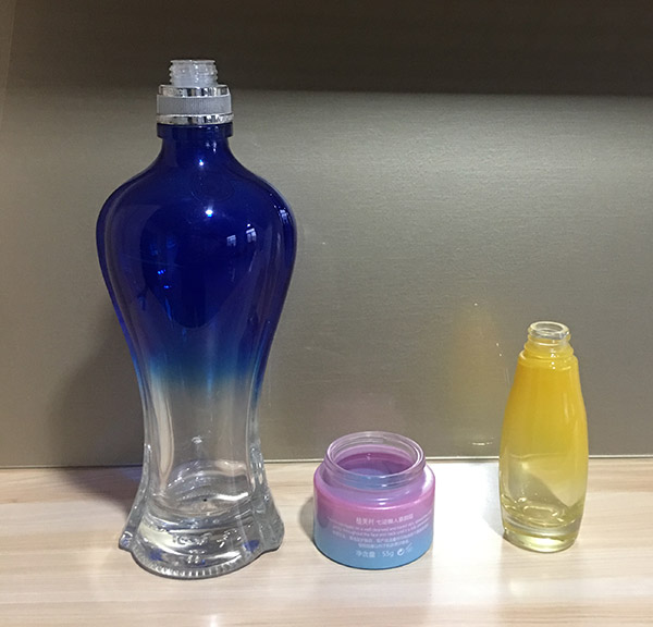 水性华体会在线-华体会(中国)
金属烤漆在酒瓶和化妆瓶上的运用